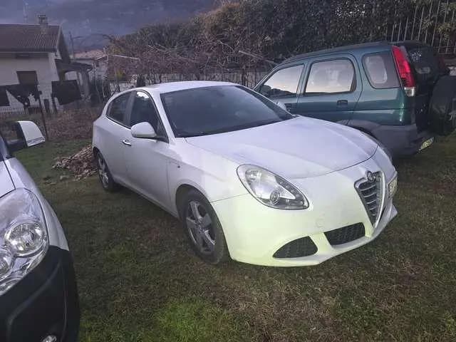 Main__Slider__Photo:Alfa Romeo Giulietta 1.6 jtdm(2) Exclusive 07/2012-0