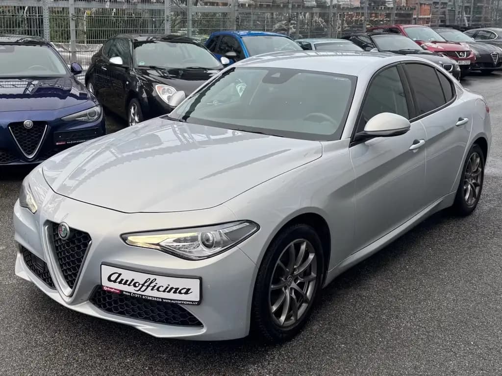 Main__Slider__Photo:Alfa Romeo Giulia "Bianco Lunare" 10/2021-0