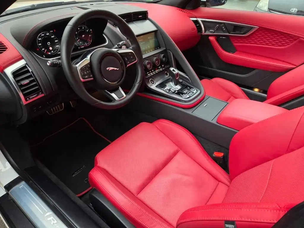 Main__Slider__Photo:Jaguar F-Type 5.0 Cabrio R-Dynamic *neuwertig* 11/2020-1