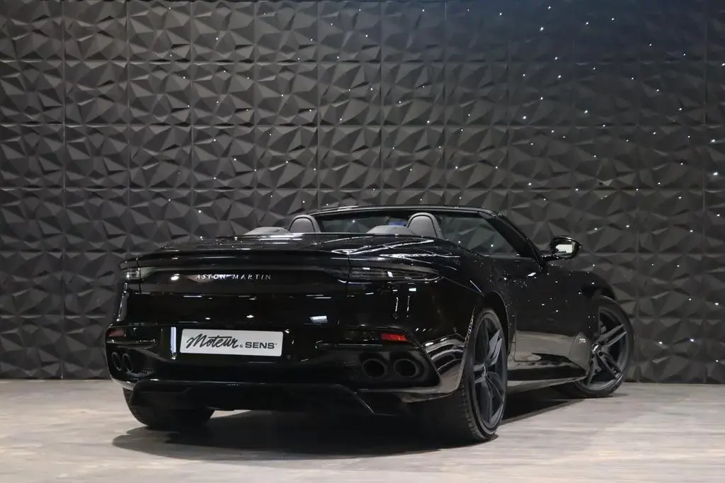 Main__Slider__Photo:Aston Martin DBS Superleggera Volante - B&O - Carbon 11/2018-1