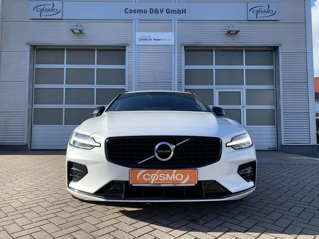 Main__Slider__Photo:Volvo V60 R Design H&K+Navi+Winterpaket+Kamera 06/2021-1