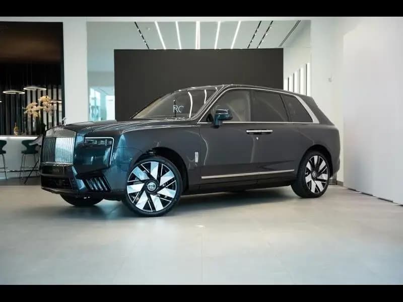 Main__Slider__Photo:Rolls-Royce Cullinan Provenance 2 Year Warranty & Service 11/2025-0