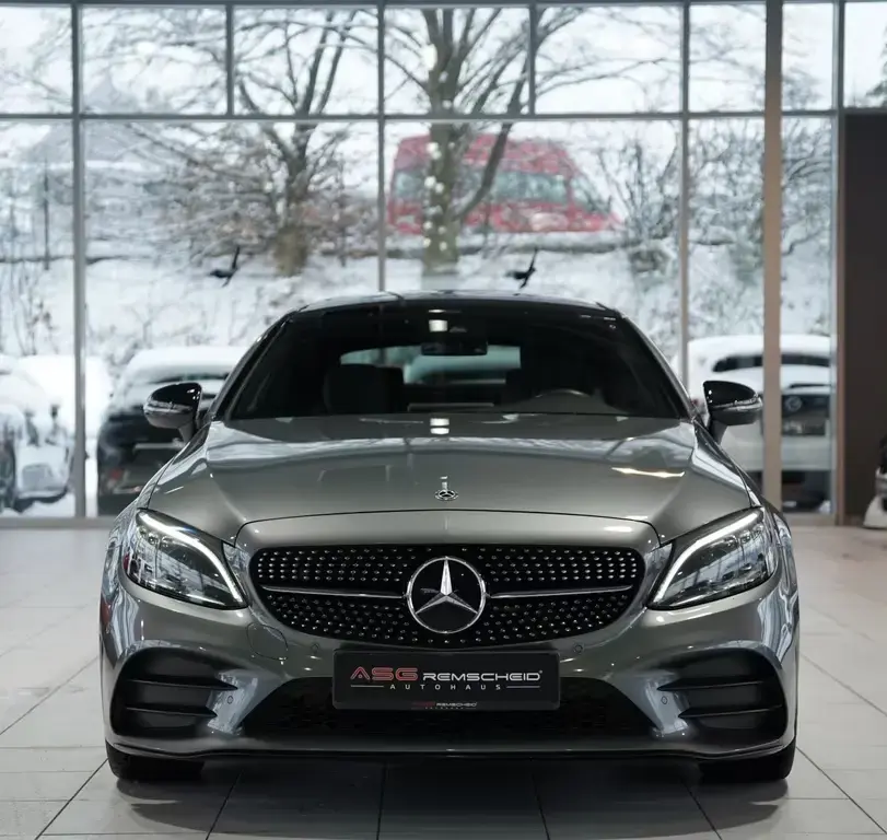 Main__Slider__Photo:Mercedes-Benz C-Class 300 Coupé AMG Line *Pano *19 *Digital *Night 07/2019-1