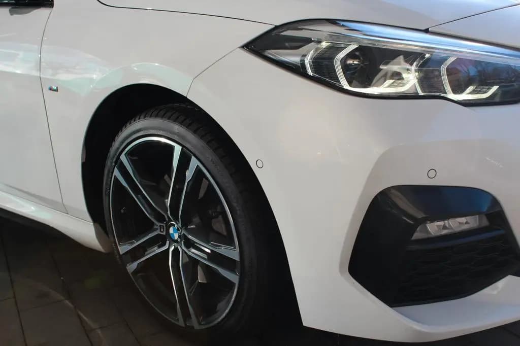 Main__Slider__Photo:BMW 2 Series 218i M Sportpaket Gran Coupe 09/2020-0