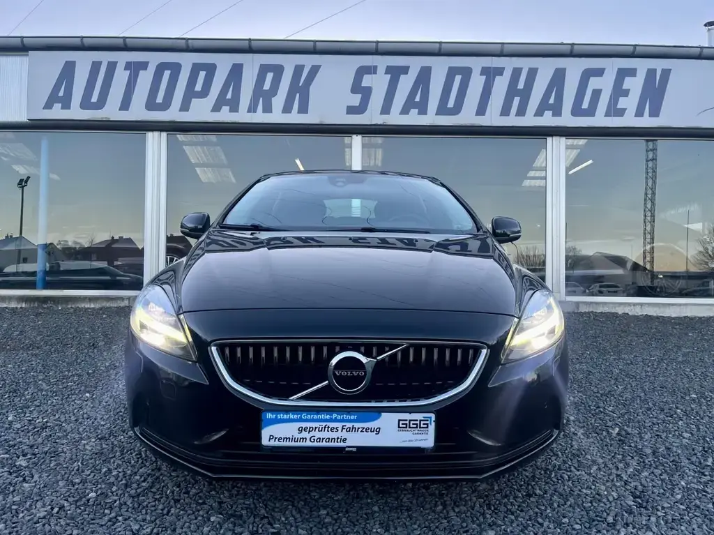 Main__Slider__Photo:Volvo V40 Momentum 190 PS LED/NAVI/KAMERA/PremiumSound 12/2016-1