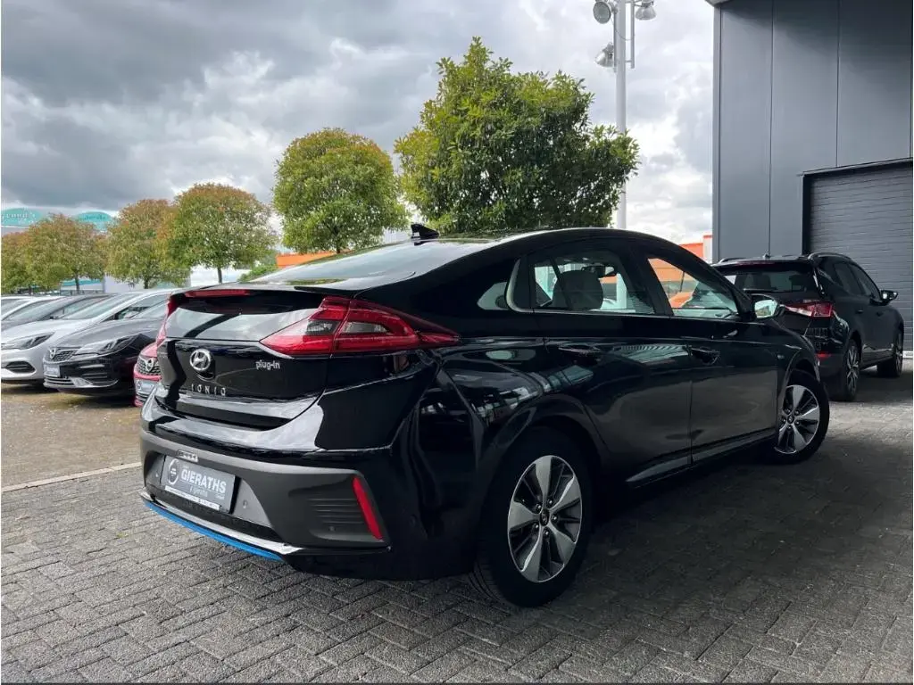 Main__Slider__Photo:Hyundai Ioniq Premium Plug-In 77KW/105 PS El. Panodach N 04/2019-1