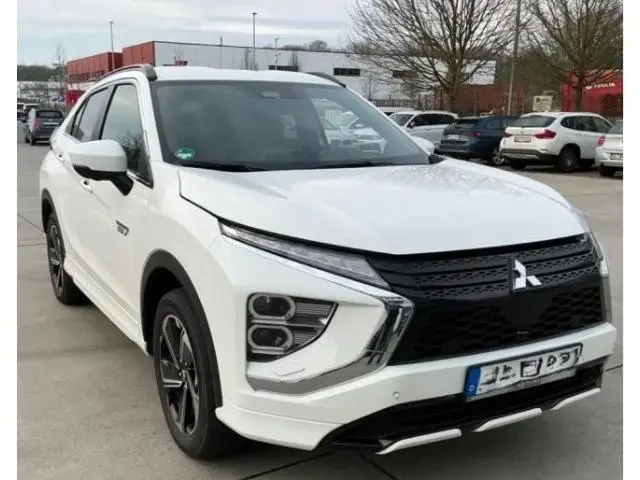 Main__Slider__Photo:Mitsubishi Eclipse Cross Plus Select Black Hybrid 4WD 2.4 M 12/2022-1