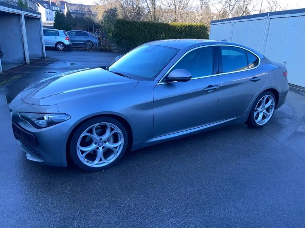 Main__Slider__Photo:Alfa Romeo Giulia Super Q4 Klima PDC 2HD navi F1 Schaltung 11/2016-0
