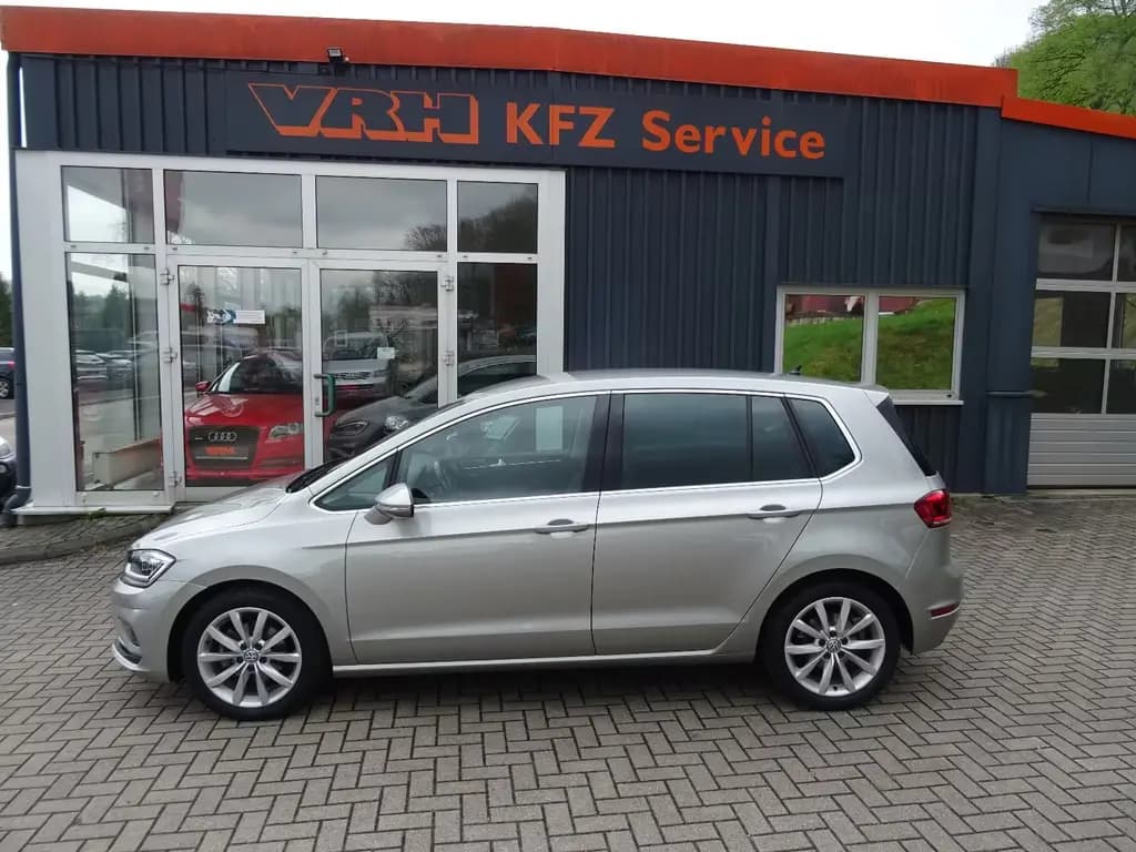 Main__Slider__Photo:Volkswagen Golf Sportsvan 1.5 TSI Highline DSG Navi SHZ *32 01/2018-0