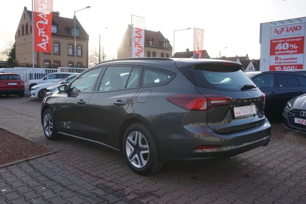Main__Slider__Photo:Ford Focus Turnier Cool & Connect LED Android Apple 05/2022-0