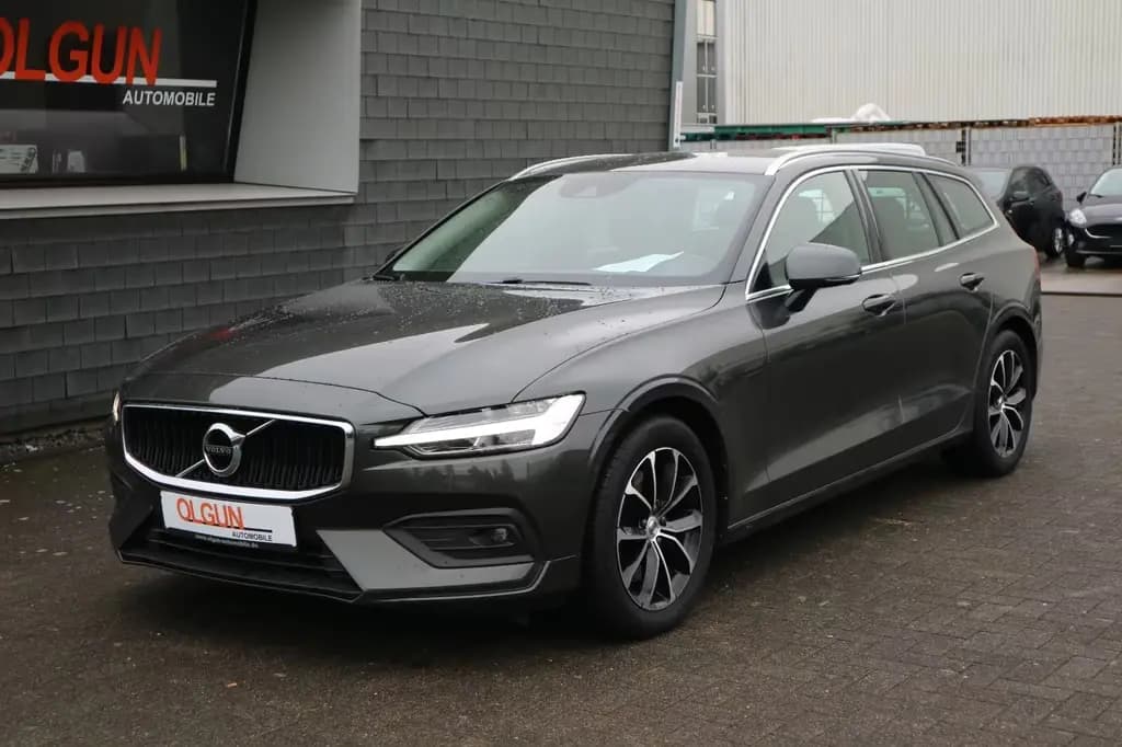 Main__Slider__Photo:Volvo V60 Kombi B3 Aut. Momentum Pro .*AHK*XENIUM* 11/2020-0