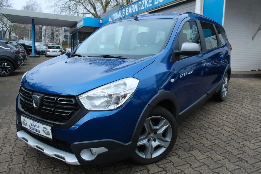 Main__Slider__Photo:Dacia Lodgy Stepway Plus*7-Sitzer*Kamera*Navi*Klima 03/2021-0