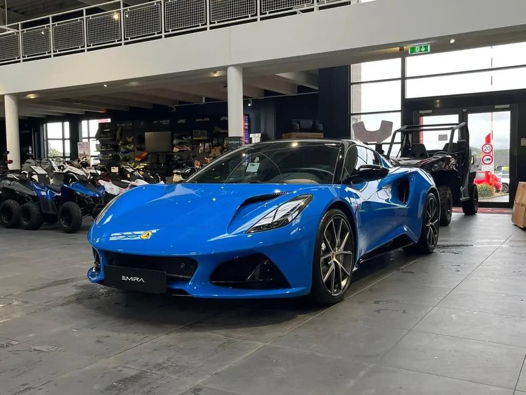 Main__Slider__Photo:Lotus Emira I4 FE ab 1.349,- mtl. finanzierbar Navi null-0