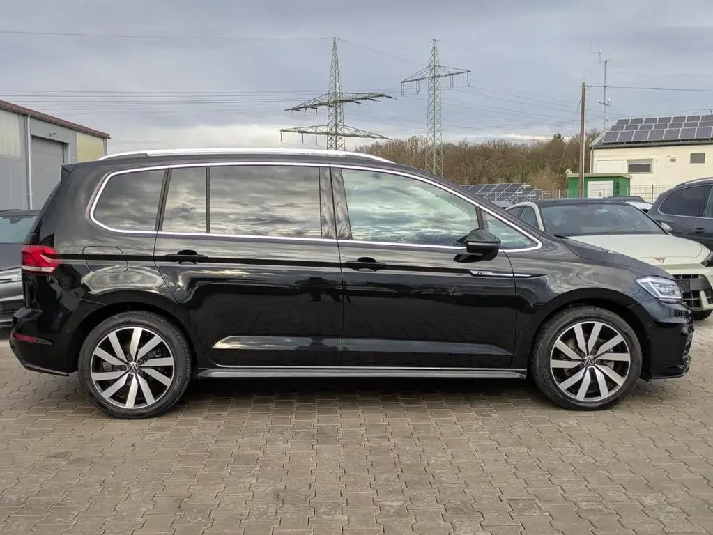 Main__Slider__Photo:Volkswagen Touran 2.0 DSG R-Line High. Pano 7-Si IQ.Dri AHK 06/2025-1