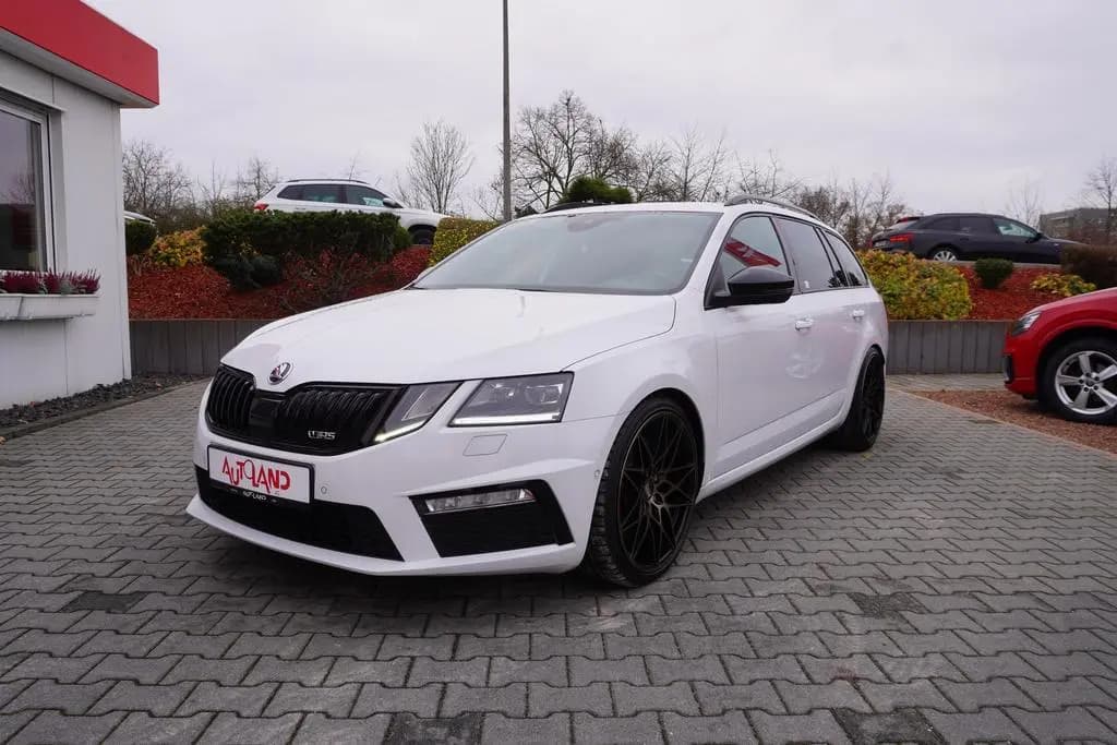 Main__Slider__Photo:Skoda Octavia Combi 2.0 TSI DSG RS 245 LED Navi Kamera 08/2020-0