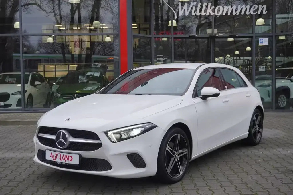 Main__Slider__Photo:Mercedes-Benz A 180 A180 Kamera Leder Navi LED Digitales Cockpit 11/2018-1