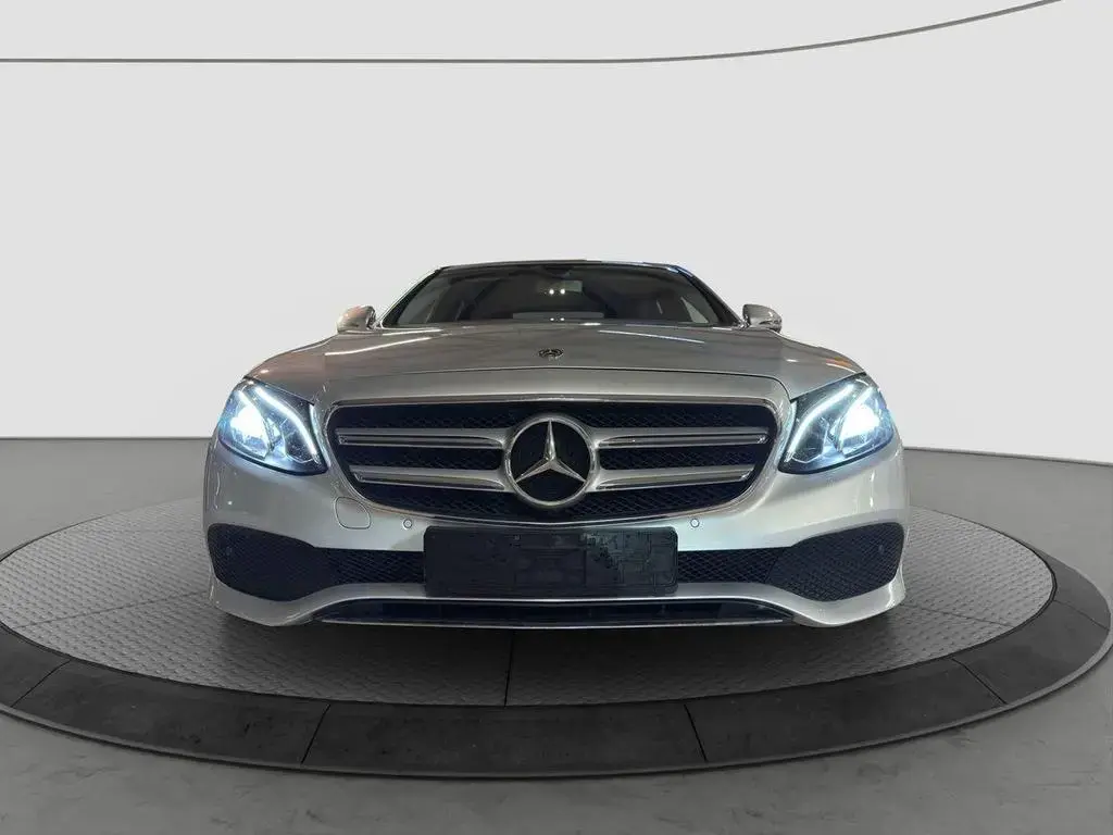 Main__Slider__Photo:Mercedes-Benz E-Class 200 Avantgarde*LED*Navi*Klimaauto*Kamera 03/2018-1