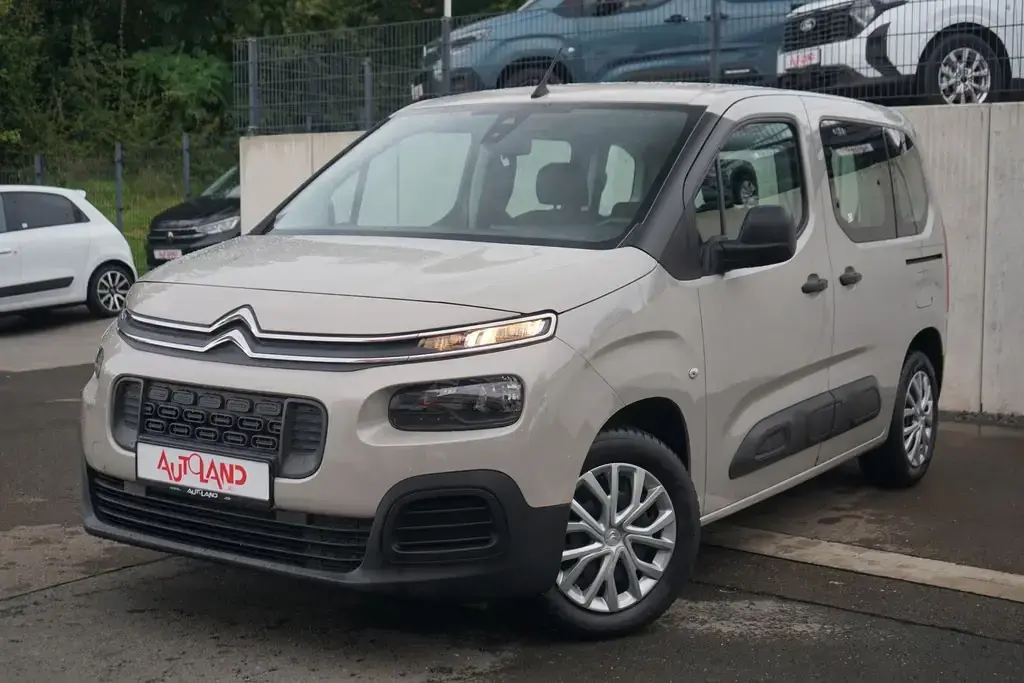 Main__Slider__Photo:Citroën Berlingo 1.2 Live M Tempomat PDC Klima USB 10/2018-1