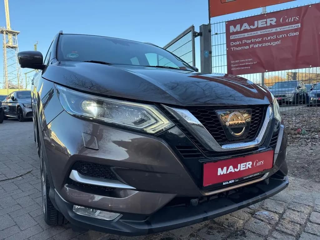 Main__Slider__Photo:Nissan Qashqa 1.6i N-Connecta*PANO*LED*TEMPO*360*PDC 02/2018-0