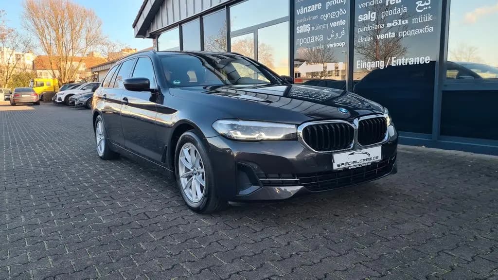 Main__Slider__Photo:BMW 5 Series 520d T - SHADOW - ASSISTS - CAM - 8 x ALU 10/2022-0