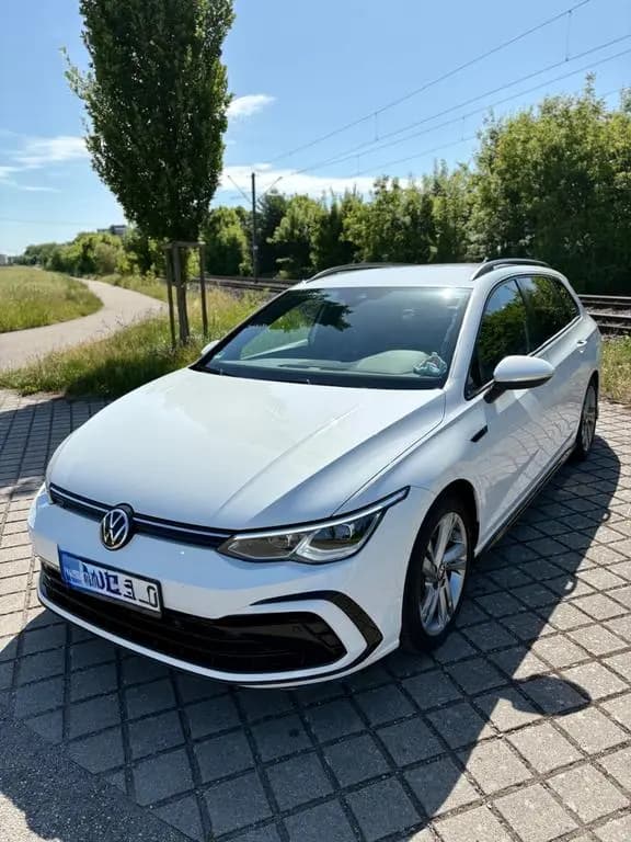 Main__Slider__Photo:Volkswagen Golf 1.5 eTSI OPF 110kW DSG R-Line Variant R... 06/2021-0