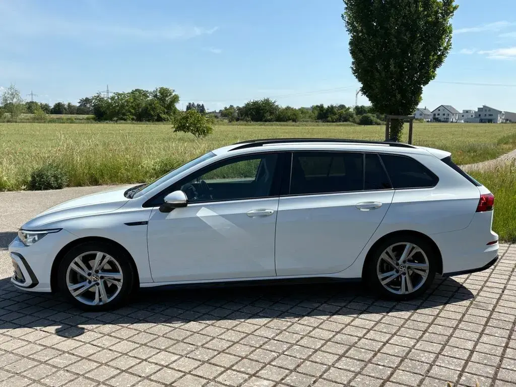 Main__Slider__Photo:Volkswagen Golf 1.5 eTSI OPF 110kW DSG R-Line Variant R... 06/2021-1