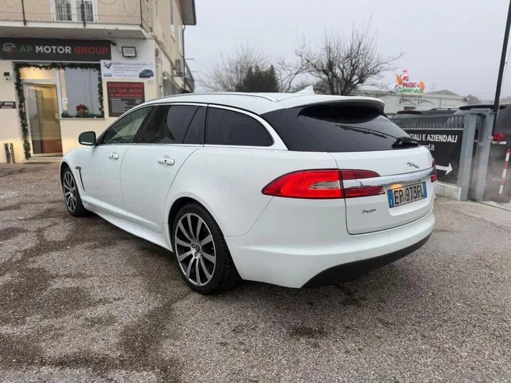 Main__Slider__Photo:Jaguar XF XF Sportbrake 2.2 D 200 CV Prem. Luxury 11/2012-0