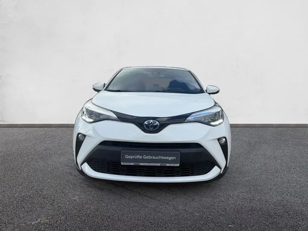 Main__Slider__Photo:Toyota C-HR Hybrid Flow 02/2023-1