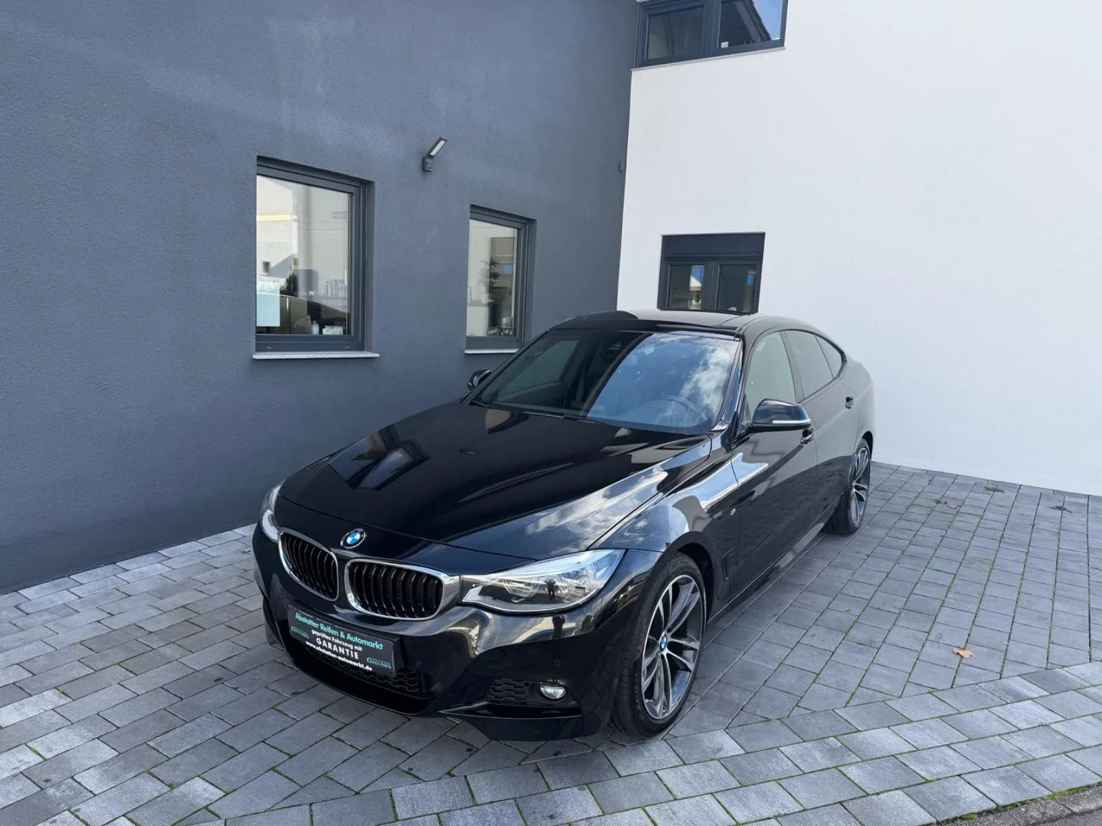 Main__Slider__Photo:BMW 3 Series 08/2017-0