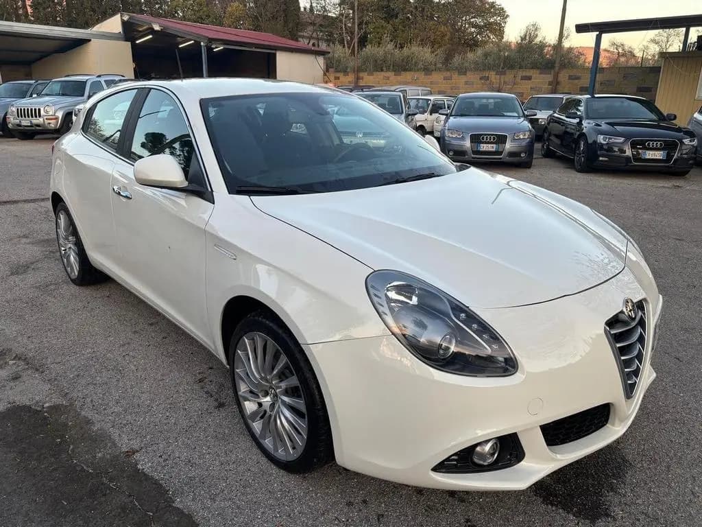 Main__Slider__Photo:Alfa Romeo Giulietta 2.0 JTDm-2 150 CV Distincti 10/2014-0