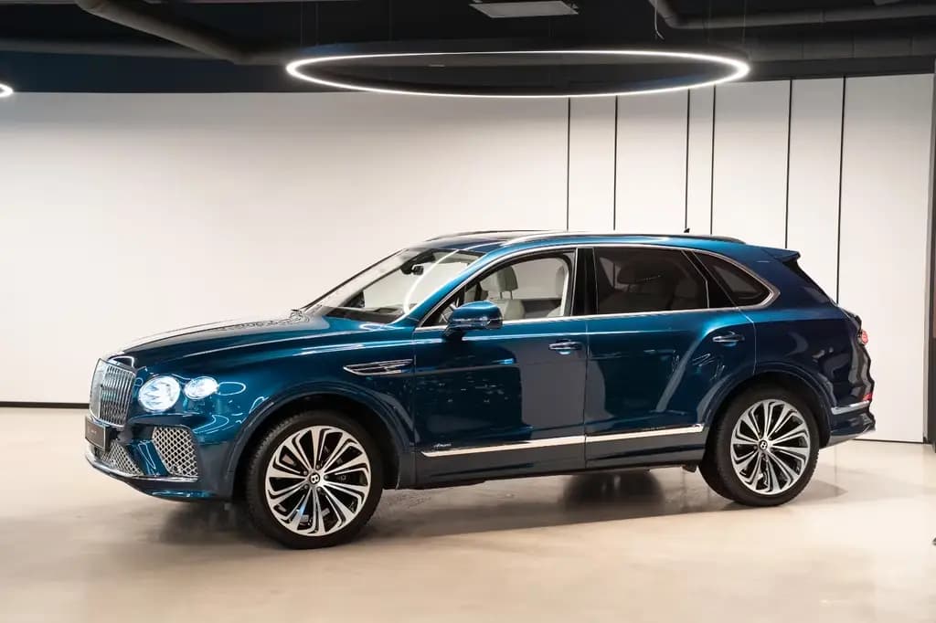 Main__Slider__Photo:Bentley Bentayga 4.0 V8 Azure 4WD Autom. 06/2024-0