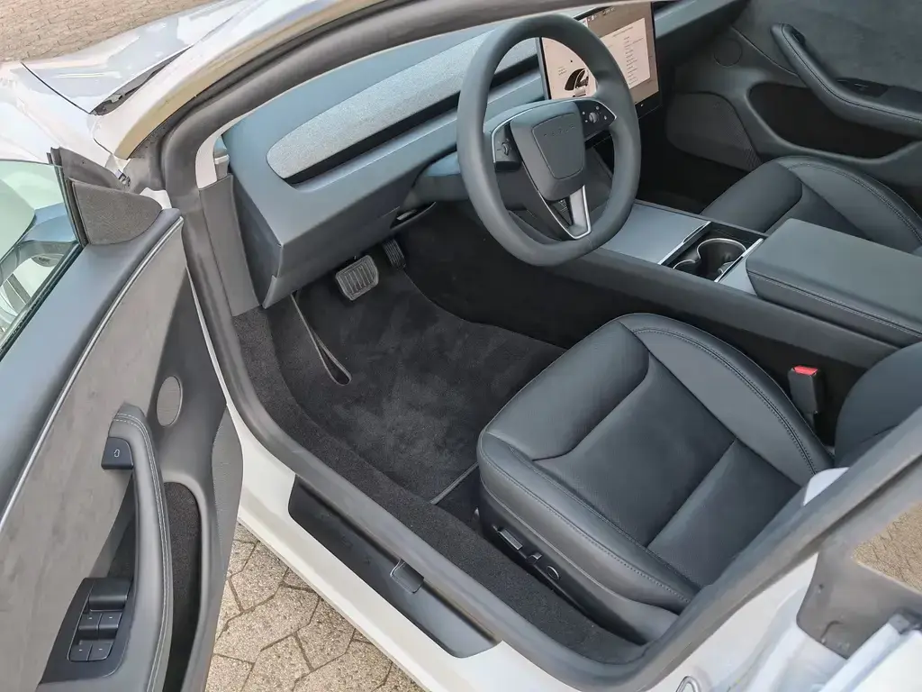 Main__Slider__Photo:Tesla Model 3 Long Range AWD | AHK | 19" 04/2025-1