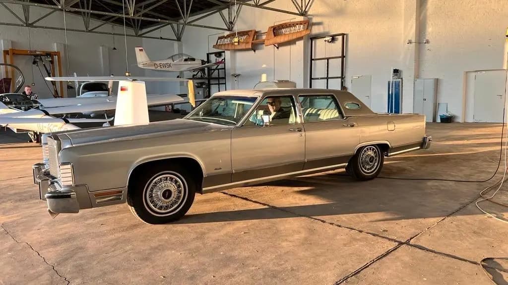 Main__Slider__Photo:Lincoln Town Car TOP wenig Kilometer Glasdach 07/1979-0