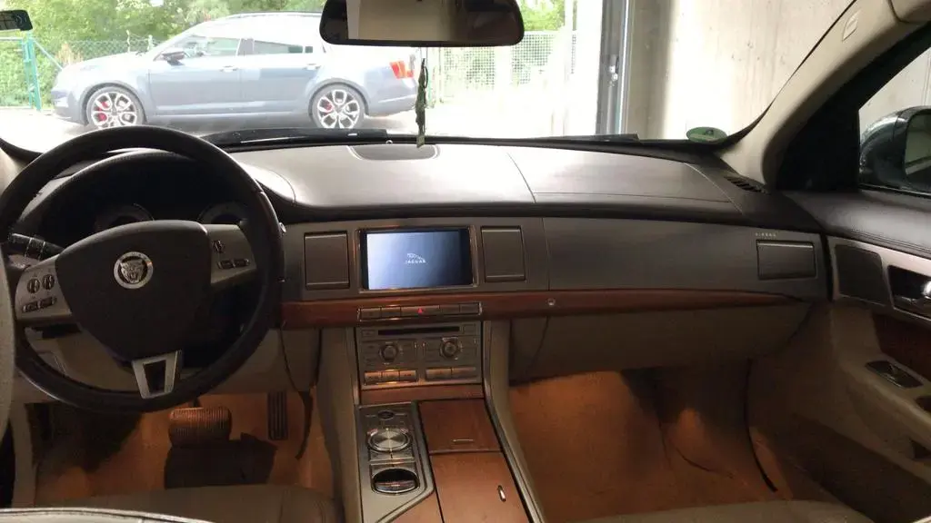 Main__Slider__Photo:Jaguar XF 3.0 V6 155kW Diesel Luxury Luxury 04/2011-1