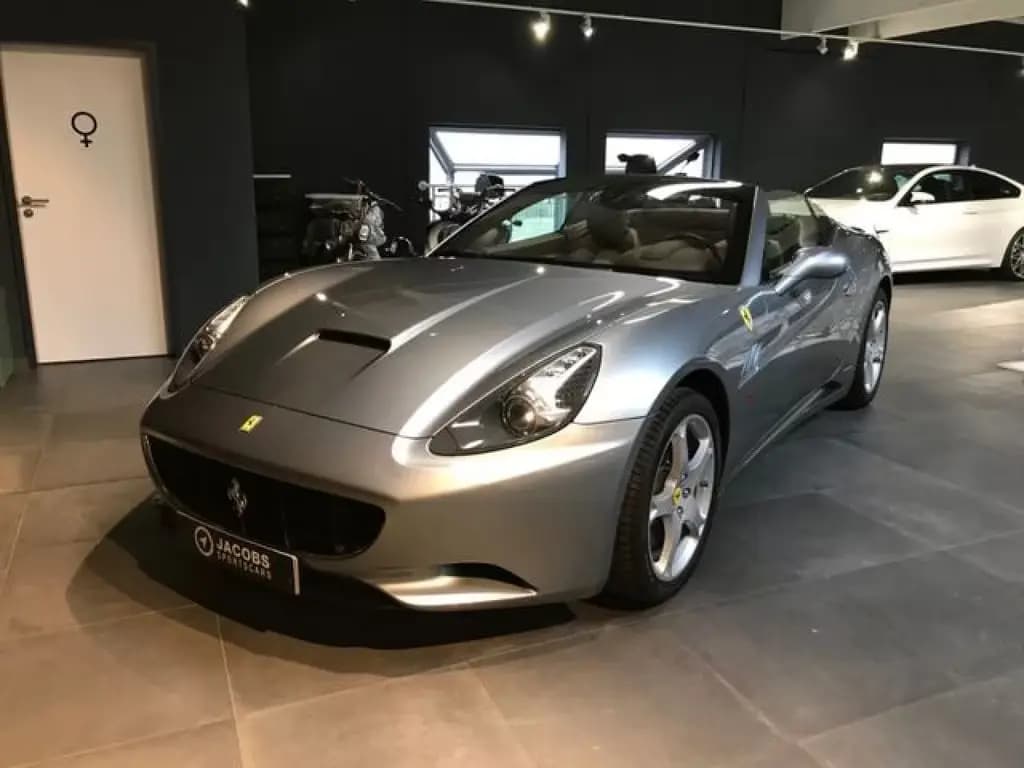 Main__Slider__Photo:Ferrari California 4.3 V8 4-Sitzer Dtsch. Grigio Titanio 11/2009-0