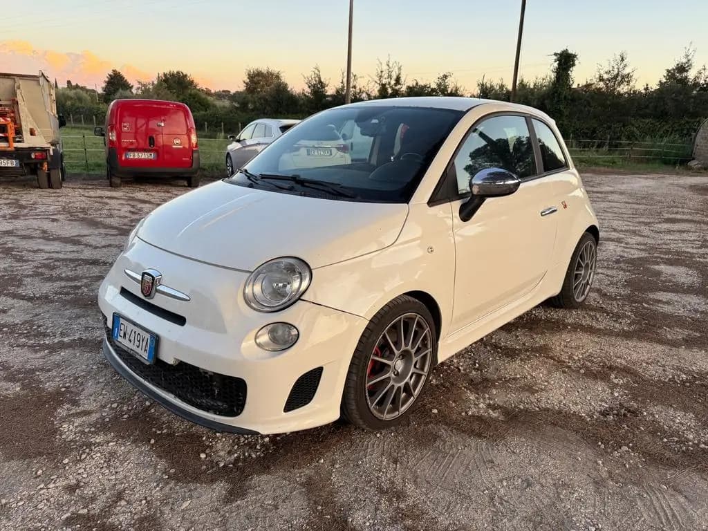 Main__Slider__Photo:Abarth 500 1.4 Turbo T-Jet Custom 08/2014-0