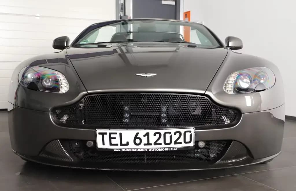 Main__Slider__Photo:Aston Martin V8 Vantage 4.7 Sondermodell 1 OF 200 Cabrio AMR 04/2019-0