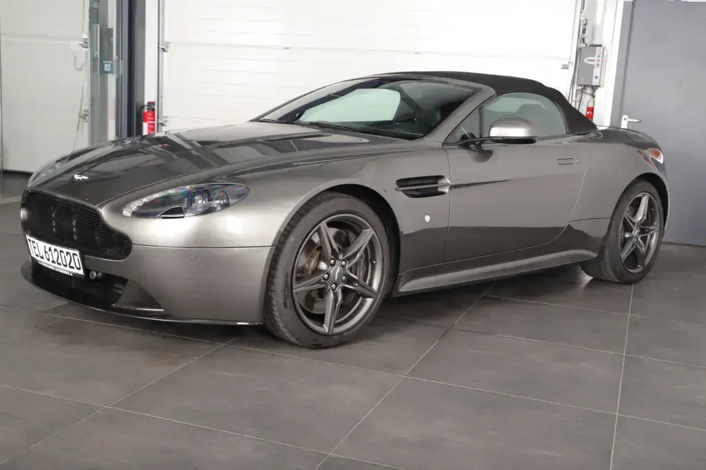 Main__Slider__Photo:Aston Martin V8 Vantage 4.7 Sondermodell 1 OF 200 Cabrio AMR 04/2019-1