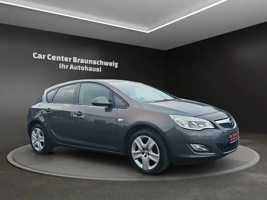 Main__Slider__Photo:Opel Astra J Limousine Edition+Multi+Klima+ 03/2012-1