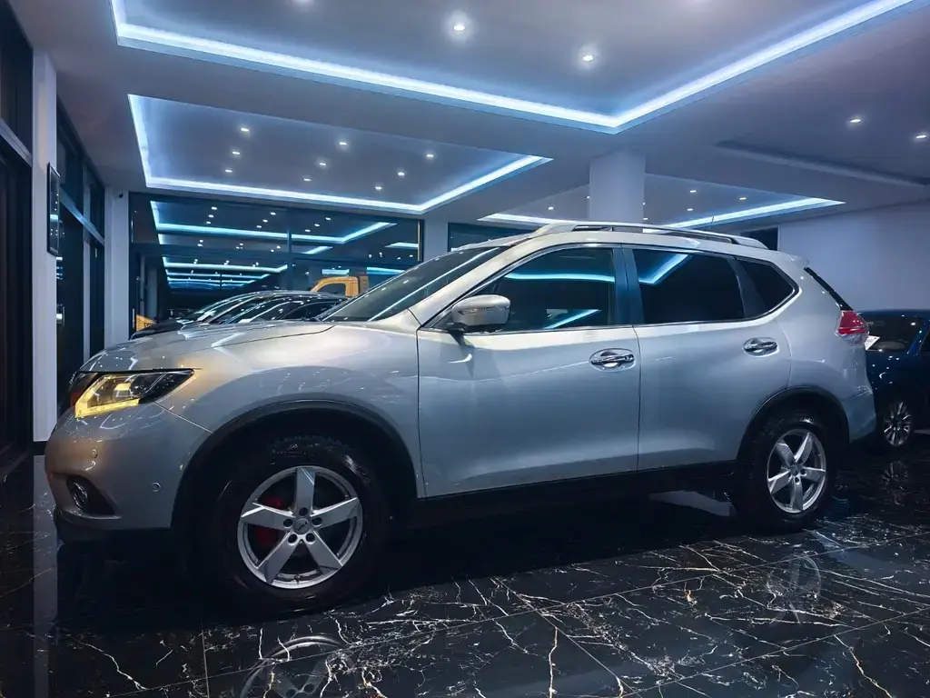 Main__Slider__Photo:Nissan X-Trail Tekna PANO NAVI SHZ 360° AHK VOLL 11/2015-1