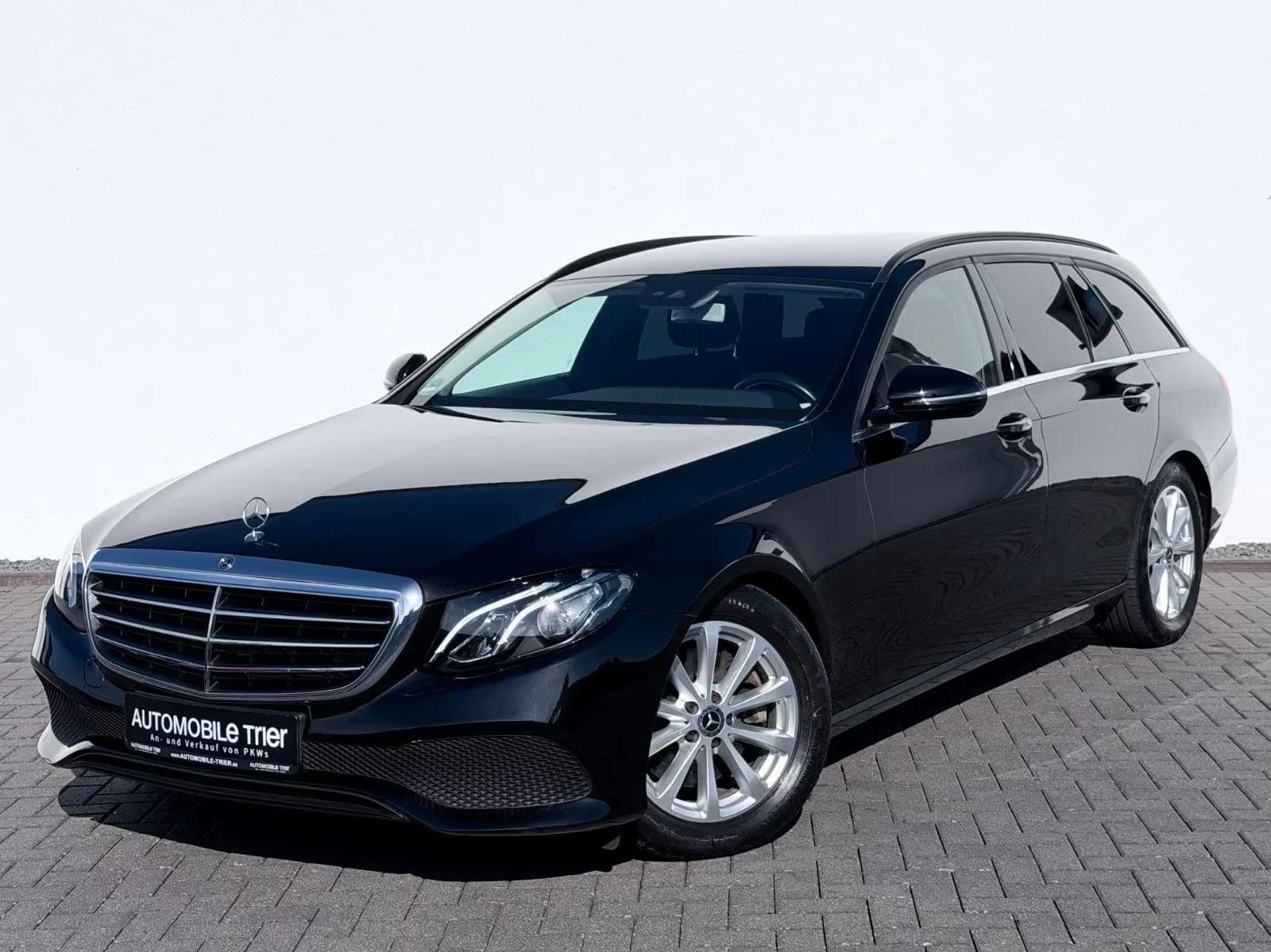 Main__Slider__Photo:Mercedes-Benz E-Class 300 11/2019-0
