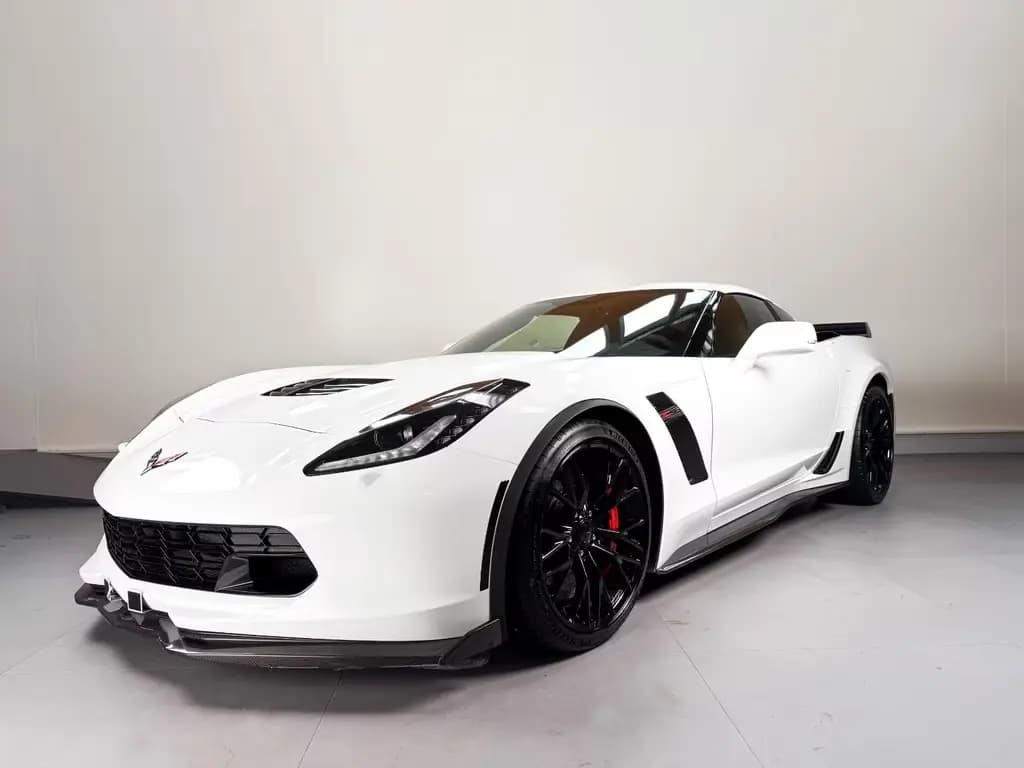 Main__Slider__Photo:Corvette Z06 6.2 C7 AT8 / Z07-Paket / Comp.-Sitze / DEUTSCH 07/2015-0