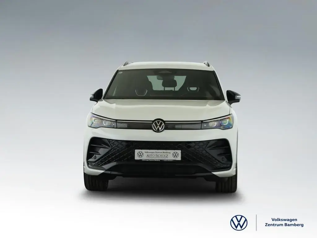 Main__Slider__Photo:Volkswagen Tiguan 2.0 TDI R-LINE+DSG+Black Style+AHK+RFK 04/2025-1