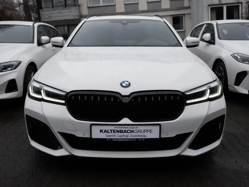 Main__Slider__Photo:BMW 5 Series 520d Touring xDrive M-Sport PANO HUD LED W-LAN 01/2022-1