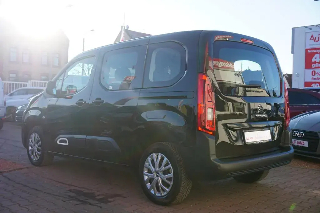 Main__Slider__Photo:Citroën Berlingo 1.5 Blue-HDi MPV Feel M Android Apple 05/2023-1