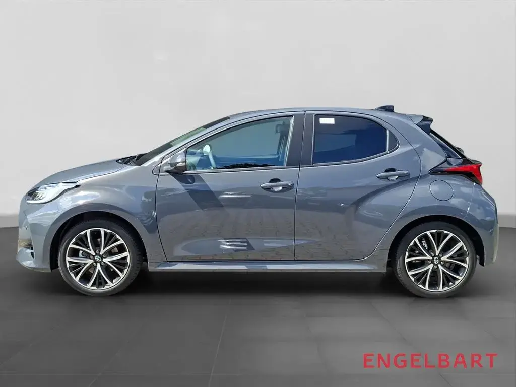 Main__Slider__Photo:Toyota Yaris 1.5 Hybrid Teamplayer Technik Paket 07/2026-1