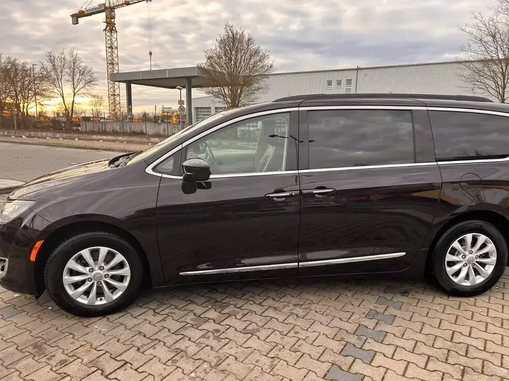 Main__Slider__Photo:Chrysler Pacifica 07/2017-1