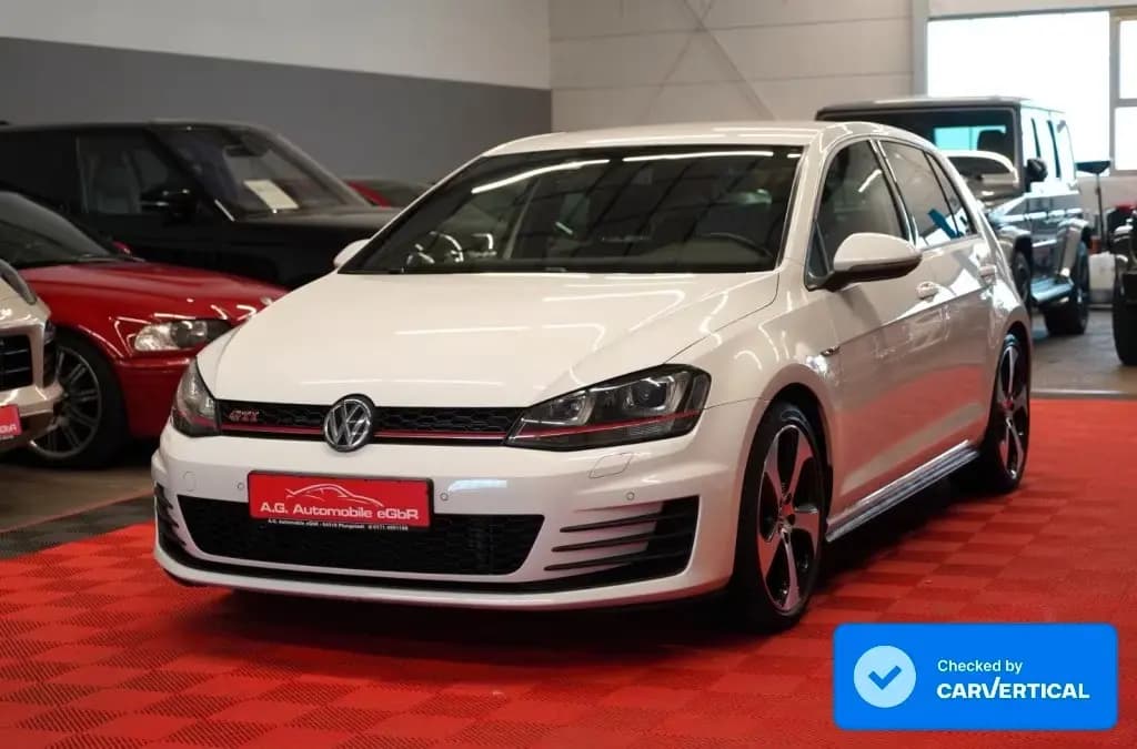 Main__Slider__Photo:Volkswagen Golf 01/2016-0