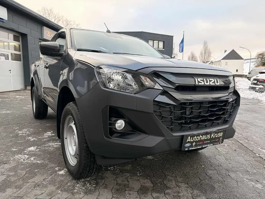 Main__Slider__Photo:Isuzu D-Max Space Cab Automatik 1.9 L 120kW null-0