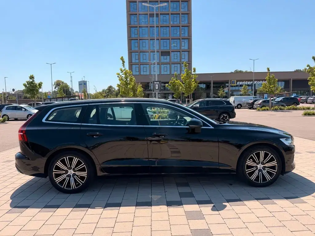 Main__Slider__Photo:Volvo V60 B4 Kombi Inscription Harman Kardon 03/2022-1